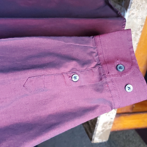 Boys Burgundy Van Heusen button down dress shirt. Size L/G 14/16 - Picture 3 of 4